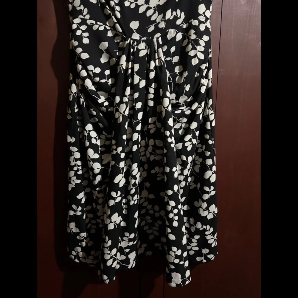 NWOT Eva Franco Sleeveless Knee Length Leaf Sheath Dress Black/White Size 6